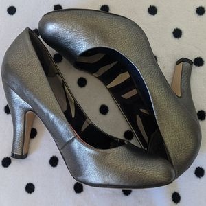 Madden Girl metallic round toe pump